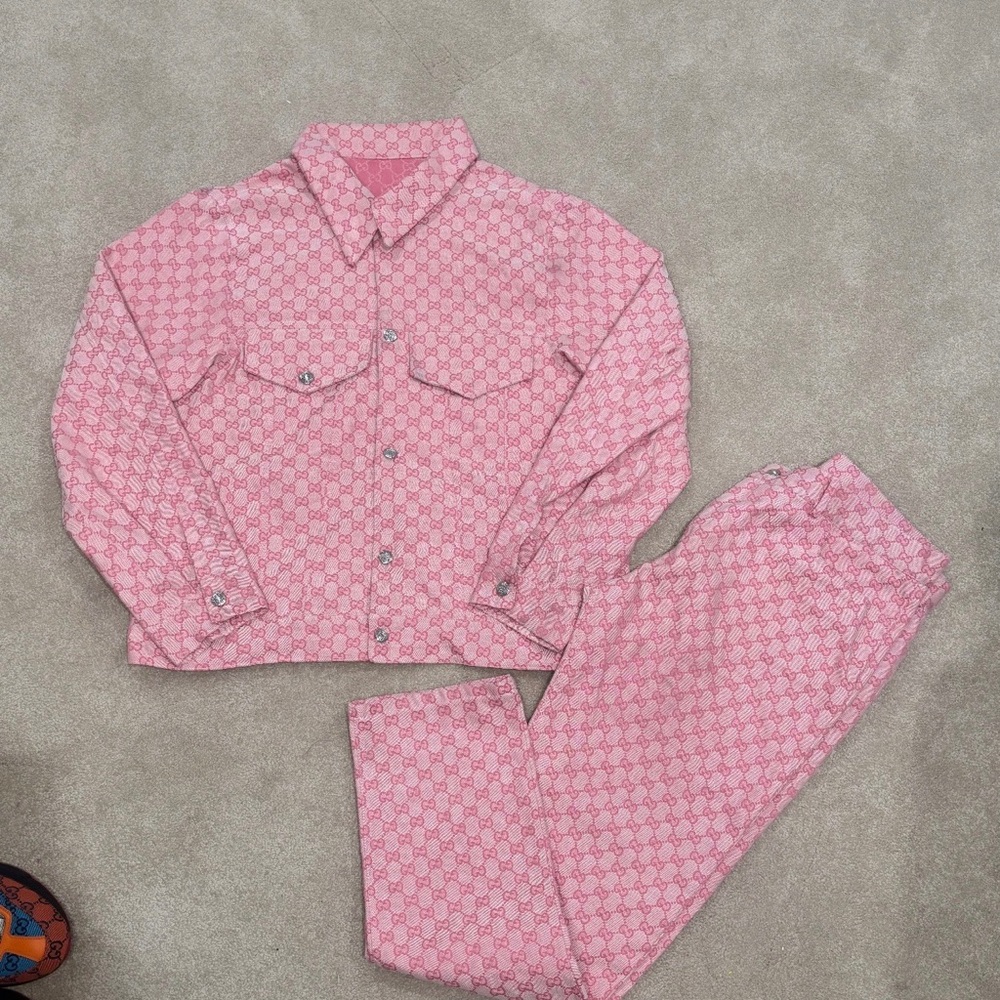 Men Gucci pants and jacket